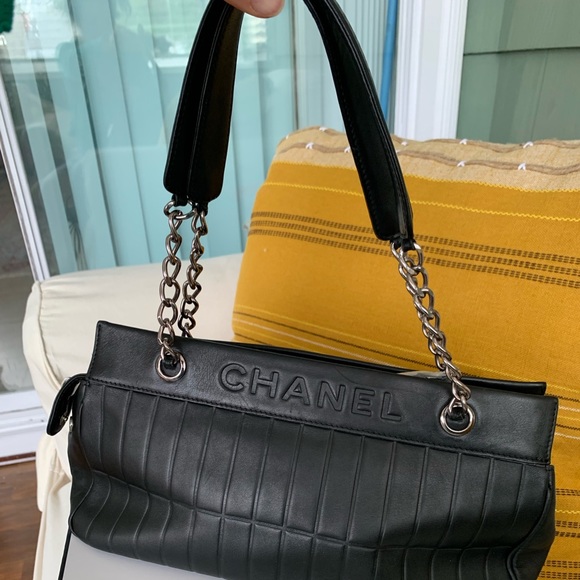 Chanel bag Authentic - Picture 3 of 13